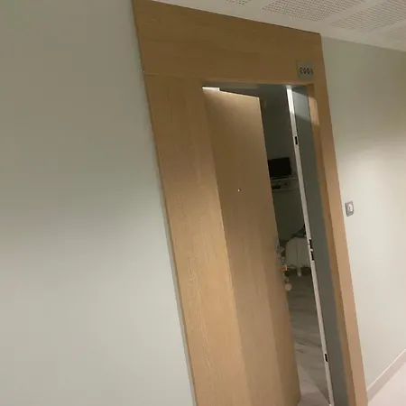 Cosy Situe A Colombes Apartament