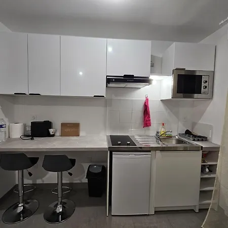 Cosy Situe A Colombes Apartament